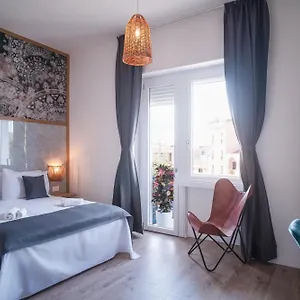 https://new-elegance-suites.in-sardinia.net